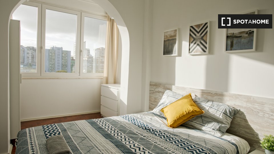 Double room Lisbon, 5 beds — photo 4