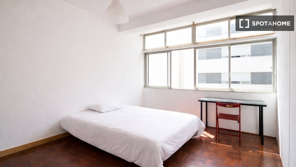 Double room Lisbon, 6 beds — photo 26