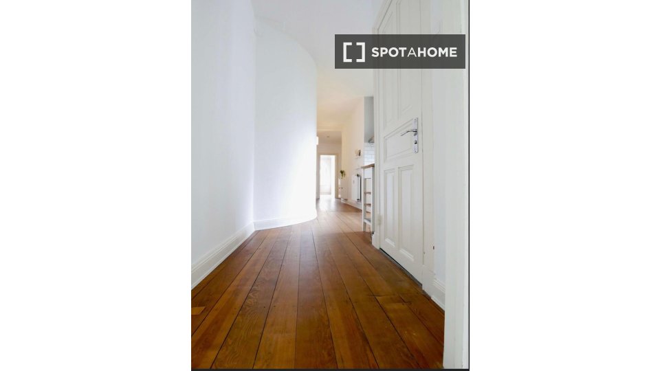 Apartment Hamburg, 2 beds, 85m² — photo 6
