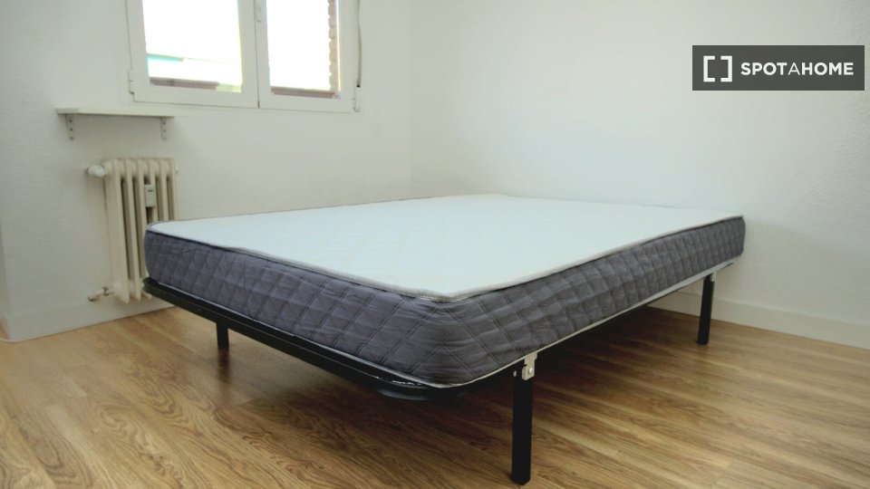 Double room Madrid, 3 beds — photo 11