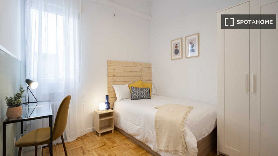 Double room Madrid, 5 beds — photo 43