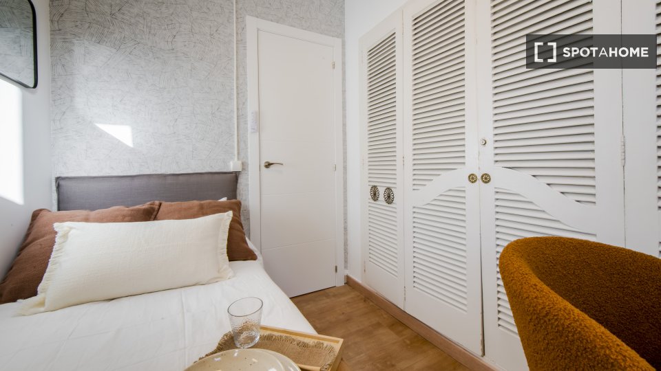 Double room Madrid, 8 beds, 150m² — photo 13