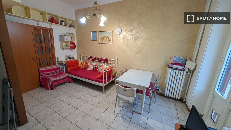 Double room Milan, 3 beds, 90m² — photo 2