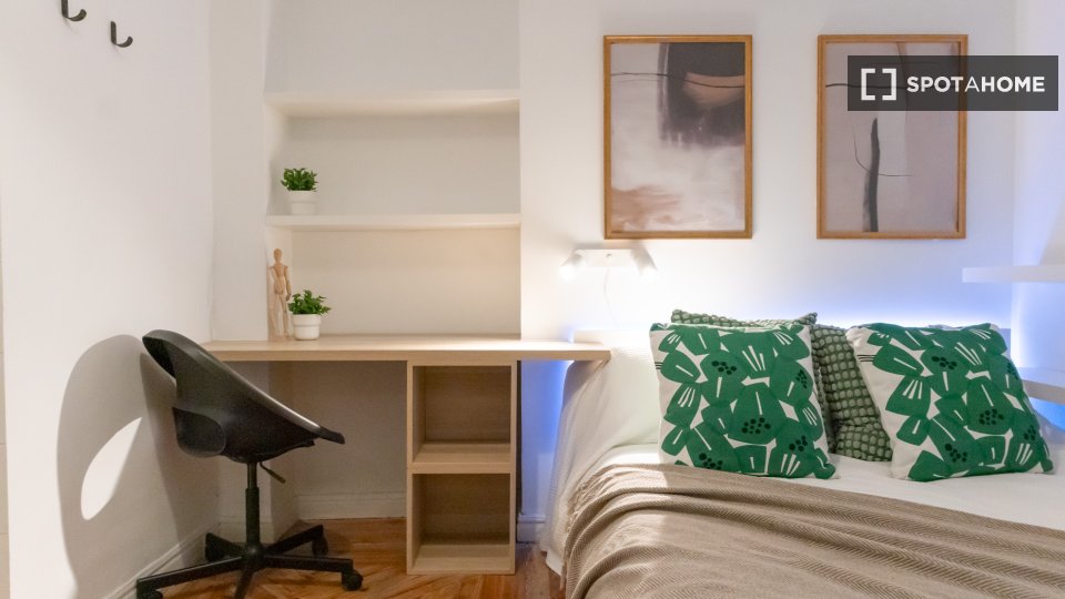 Double room Madrid, 8 beds, 160m² — photo 10