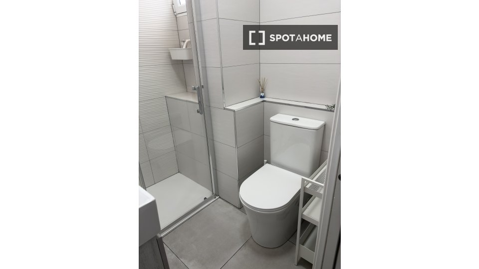 Double room Valencia, 3 beds, 70m² — photo 5