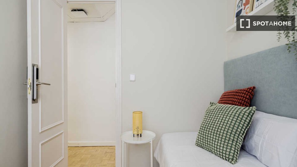 Double room Madrid, 8 beds — photo 19