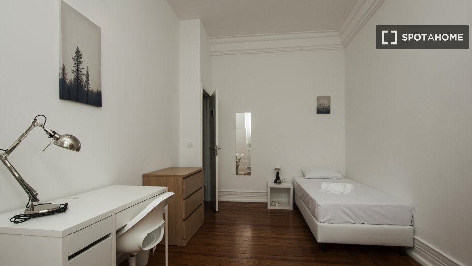 Double room Lisbon, 9 beds — photo 8