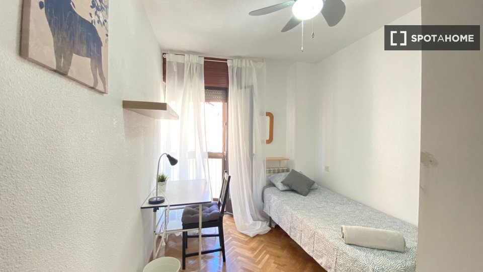 Double room Madrid, 5 beds — photo 2