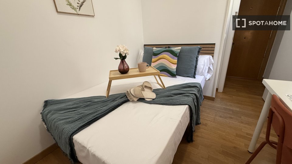 Double room Madrid, 4 beds — photo 10