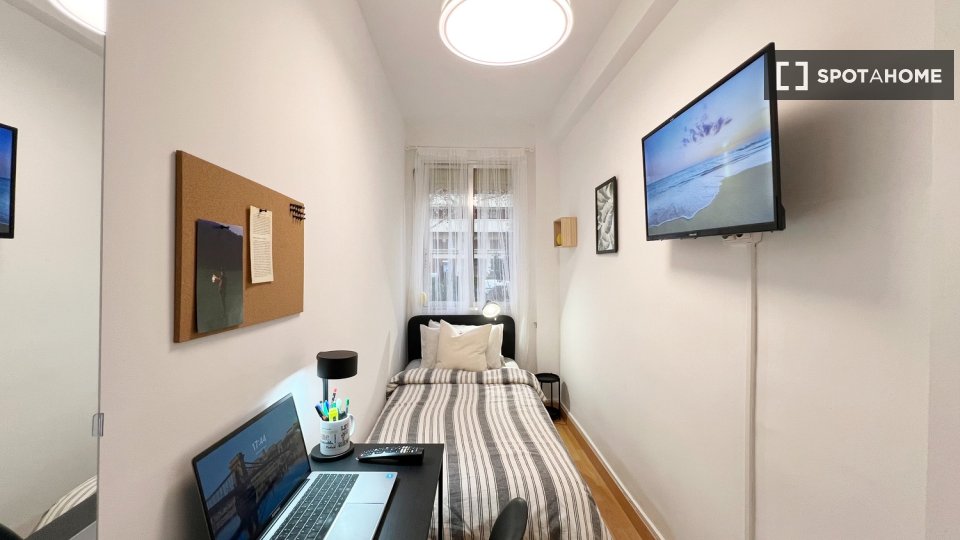 Double room Madrid, 5 beds — photo 13