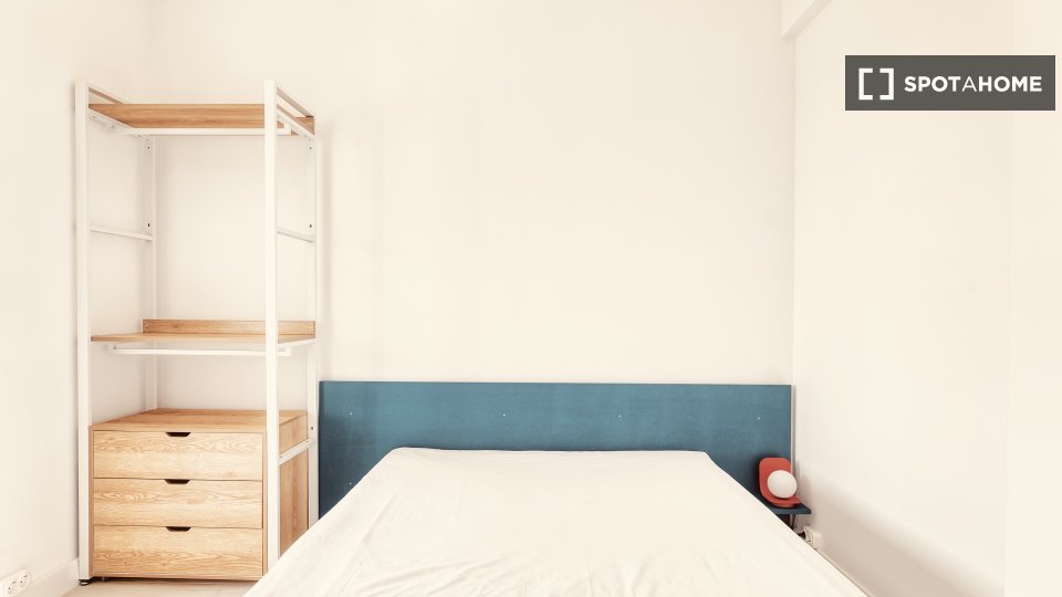 Double room Lisbon, 5 beds — photo 16