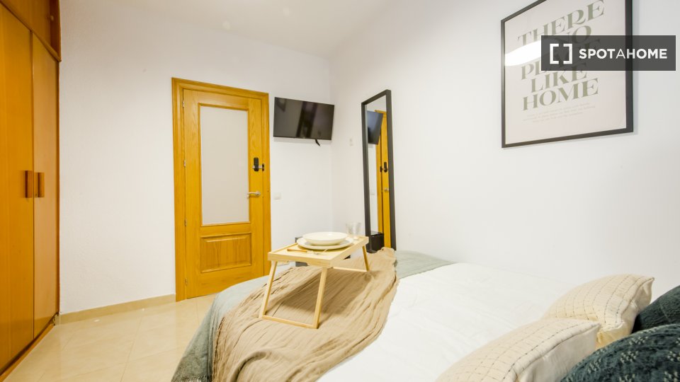 Double room Madrid, 7 beds, 113m² — photo 12