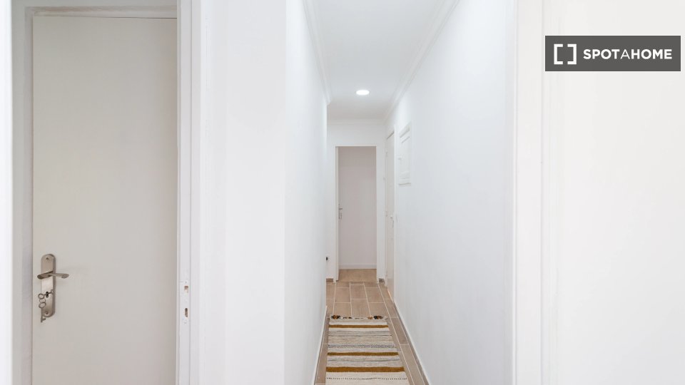 Double room Lisbon, 5 beds — photo 7