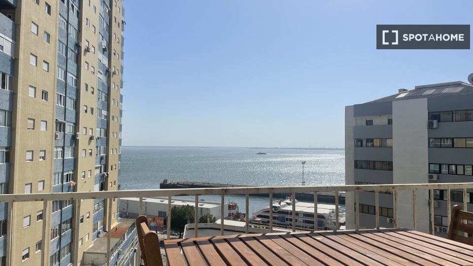 Apartment Lisbon, 2 beds, 106m² — photo 24