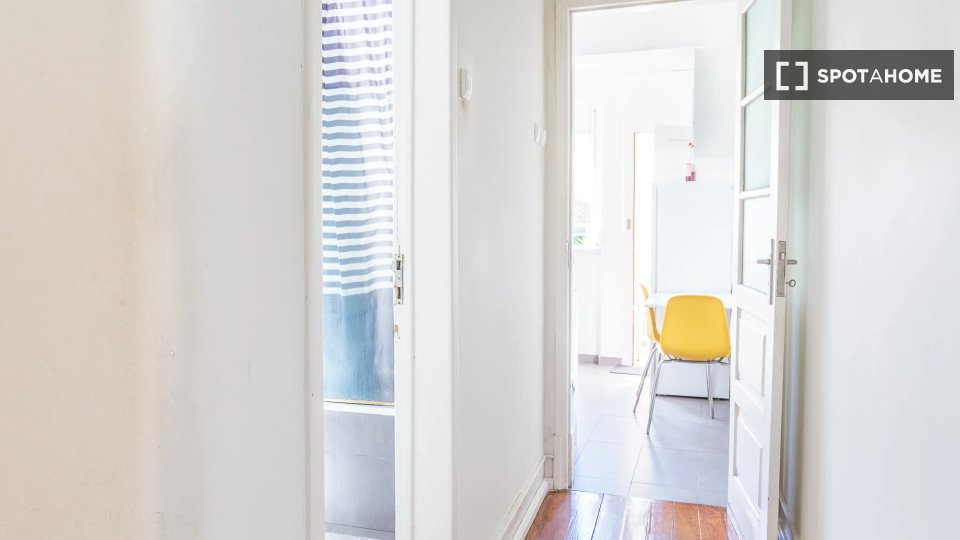 Double room Lisbon, 4 beds — photo 5