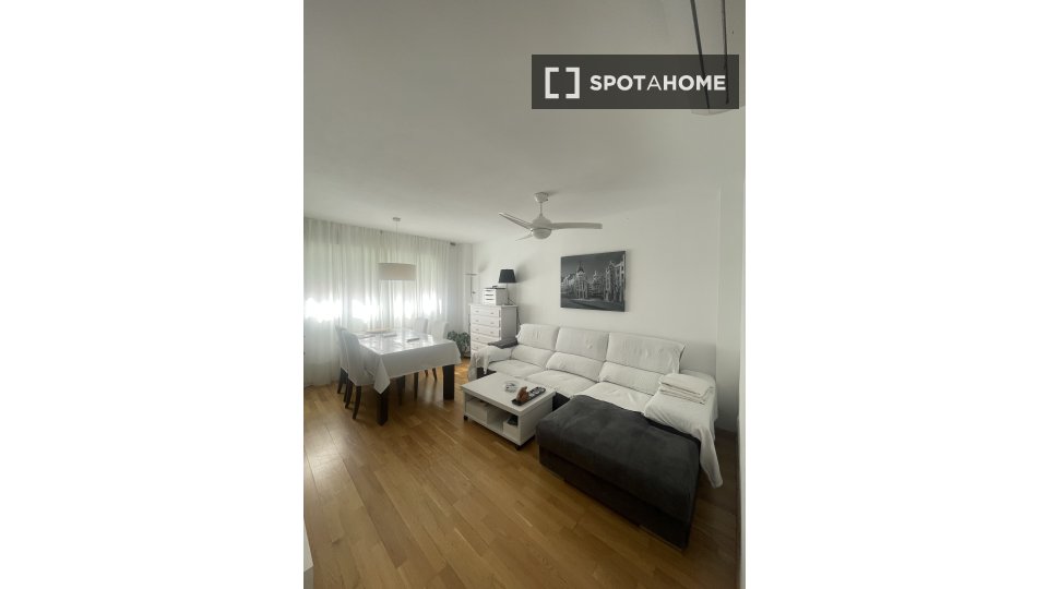 Double room Madrid, 1 bed, 90m² — photo 16
