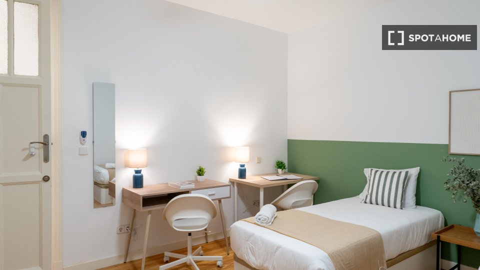 Double room Madrid, 4 beds — photo 14