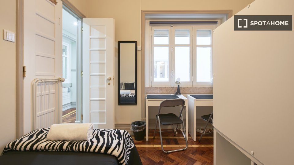 Double room Lisbon, 9 beds — photo 31