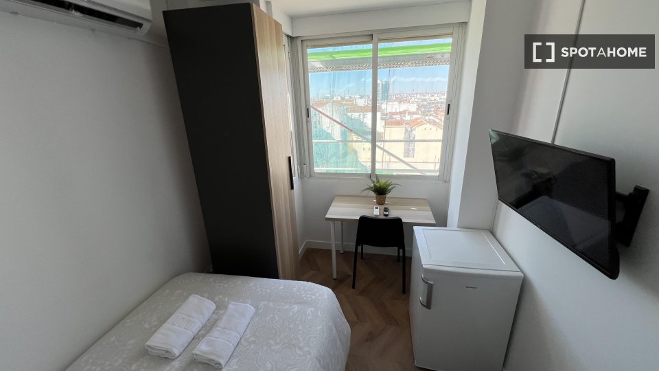 Double room Madrid, 4 beds, 90m² — photo 17