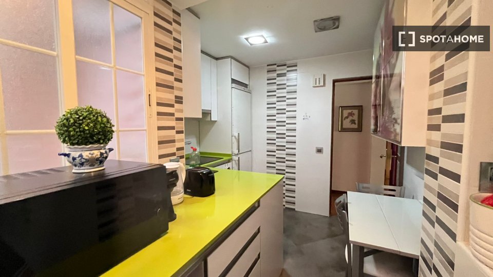 Double room Madrid, 3 beds, 80m² — photo 6