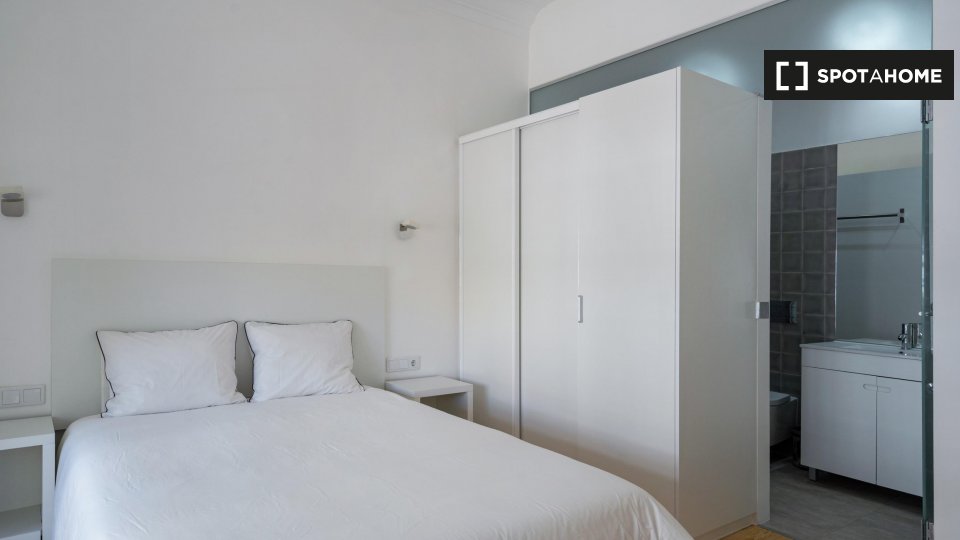 Double room Lisbon, 7 beds, 210m² — photo 3