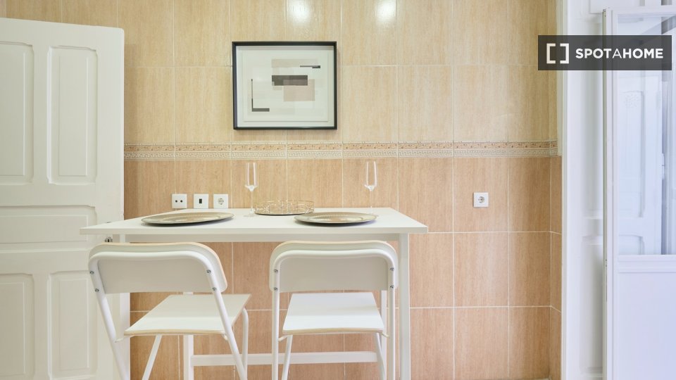 Double room Lisbon, 5 beds — photo 20