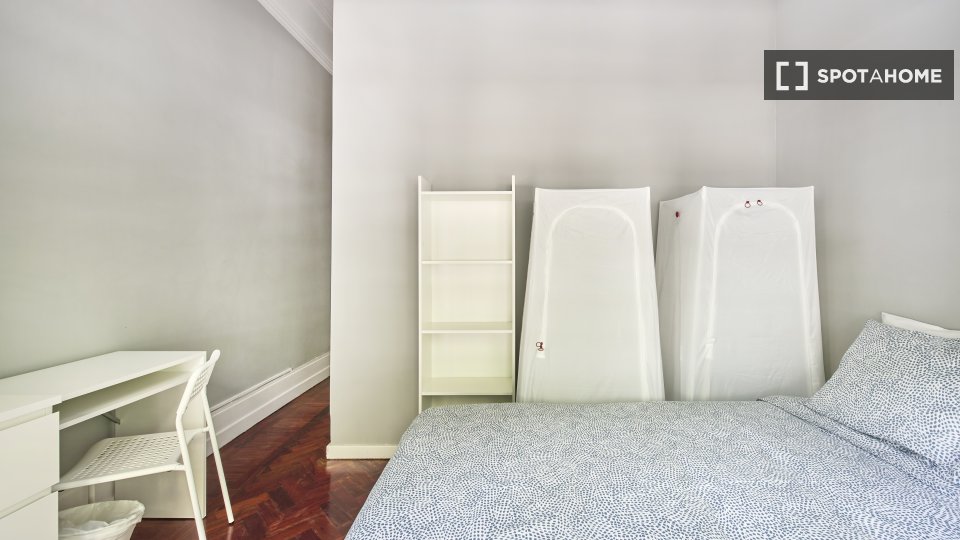 Double room Lisbon, 14 beds — photo 25