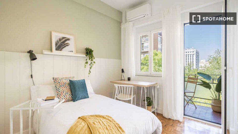 Double room Madrid, 6 beds — photo 46