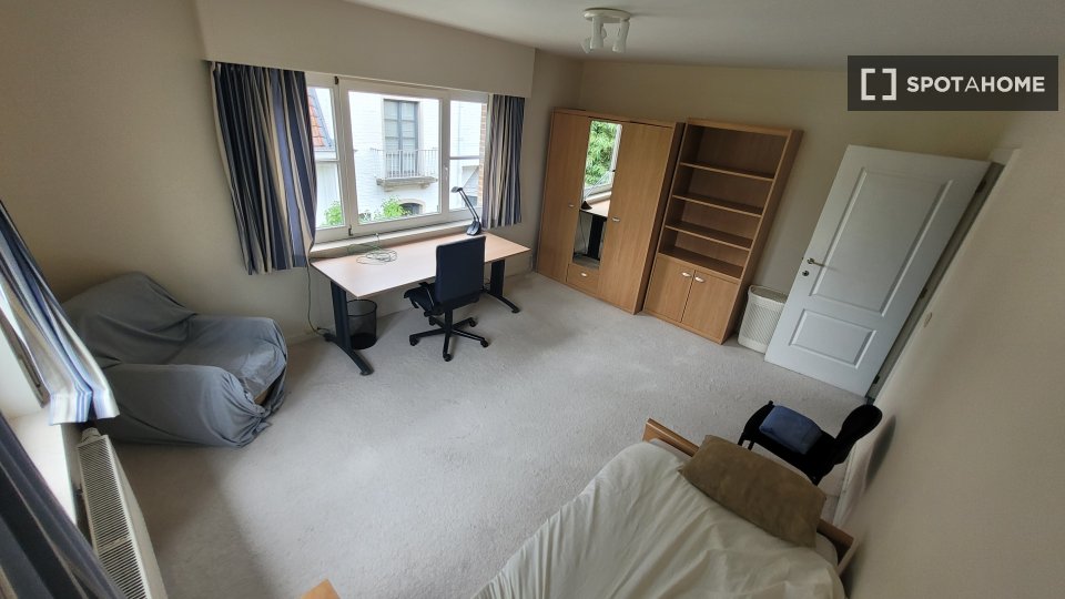 Double room Brussels, 5 beds — photo 23
