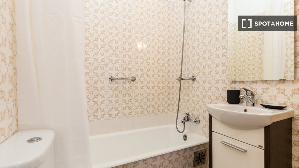 Apartment Lisbon, 3 beds, 100m² — photo 14