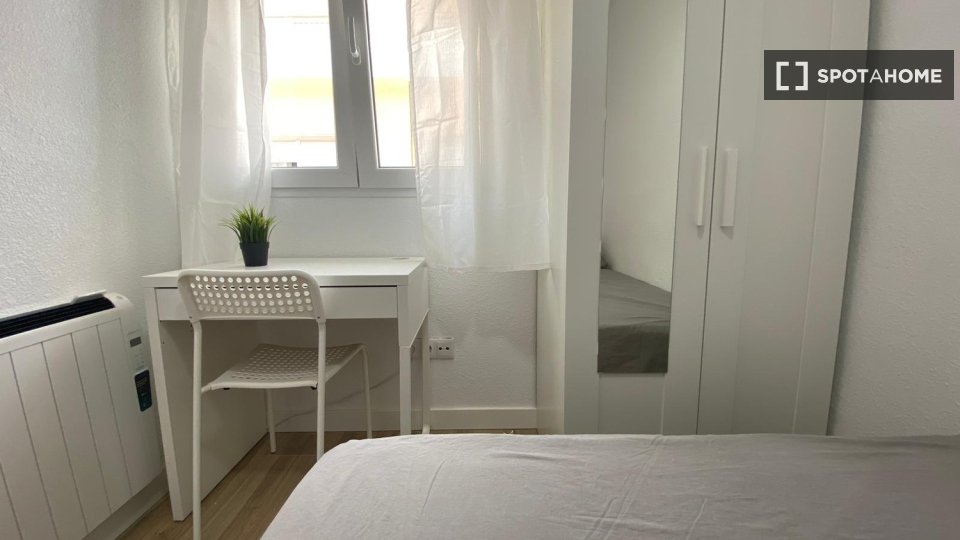 Double room Madrid, 4 beds — photo 9