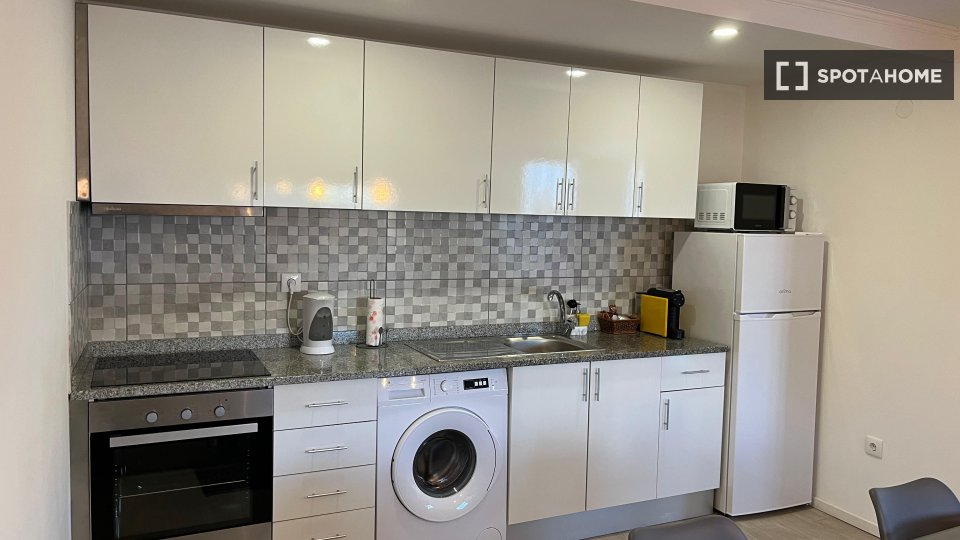 Double room Porto, 3 beds, 85m² — photo 5