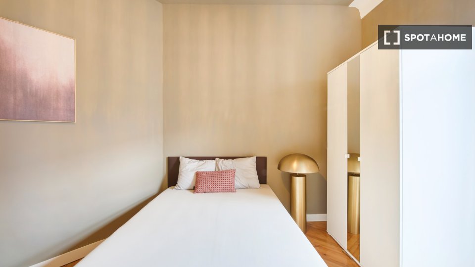 Double room Lisbon, 8 beds — photo 38