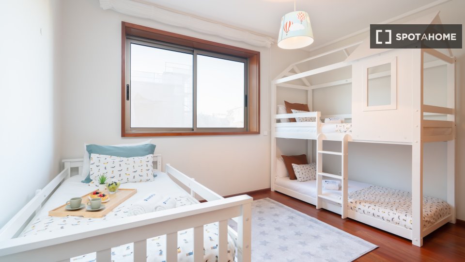 Apartment Porto, 4 beds, 80m² — photo 16
