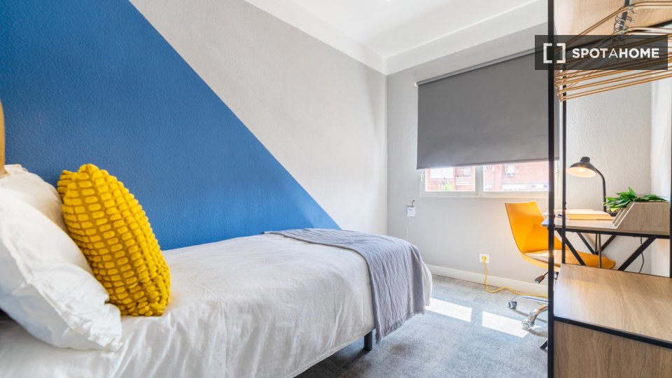 Double room Madrid, 6 beds, 67m² — photo 1