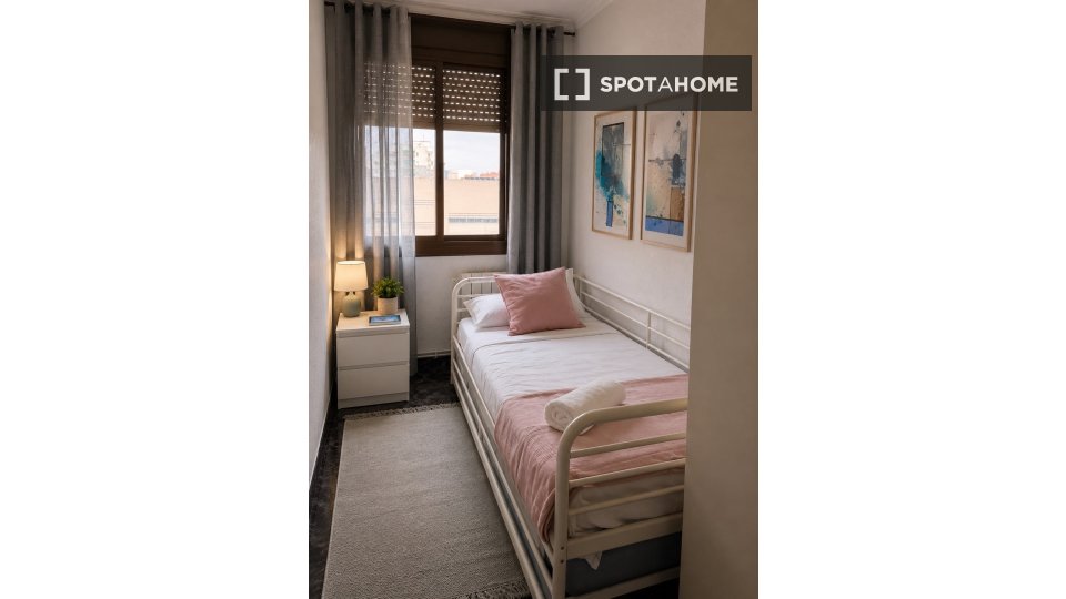 Double room Barcelona, 3 beds, 48m² — photo 17
