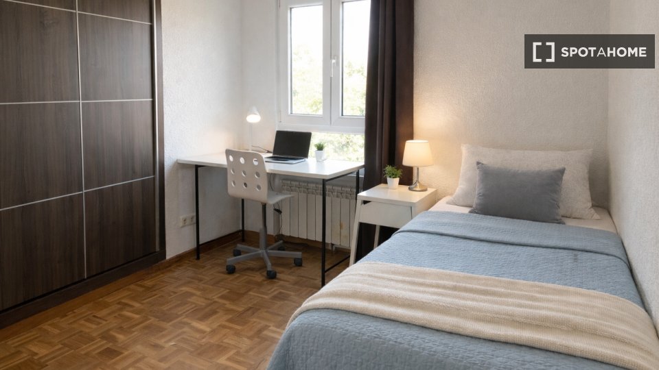 Habitación en piso compartido en Alcalá de Henares.