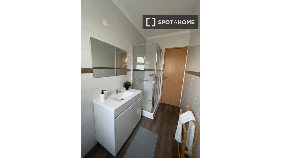 Double room Lisbon, 4 beds, 200m² — photo 18