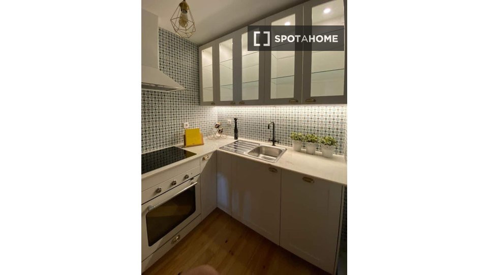 Apartment Lisbon, 2 beds, 75m² — photo 10