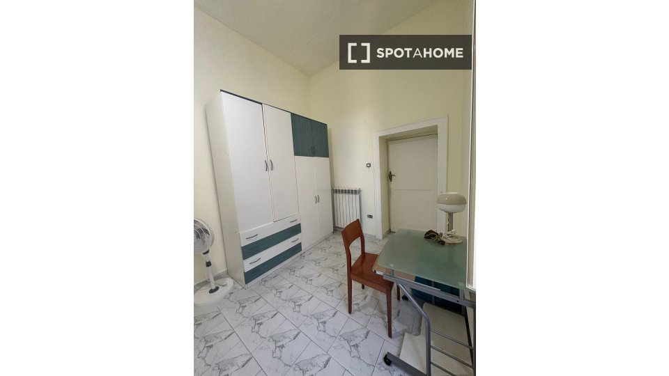 Double room Naples, 3 beds — photo 16