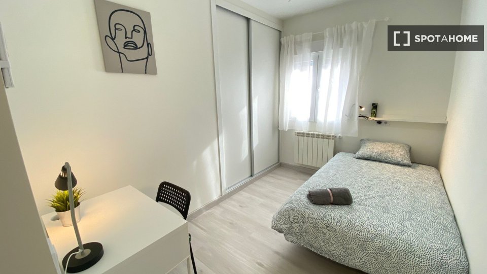 Double room Madrid, 4 beds — photo 13