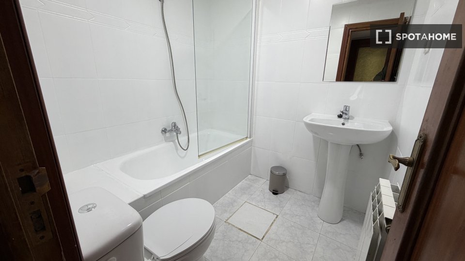 Double room Madrid, 4 beds, 80m² — photo 4