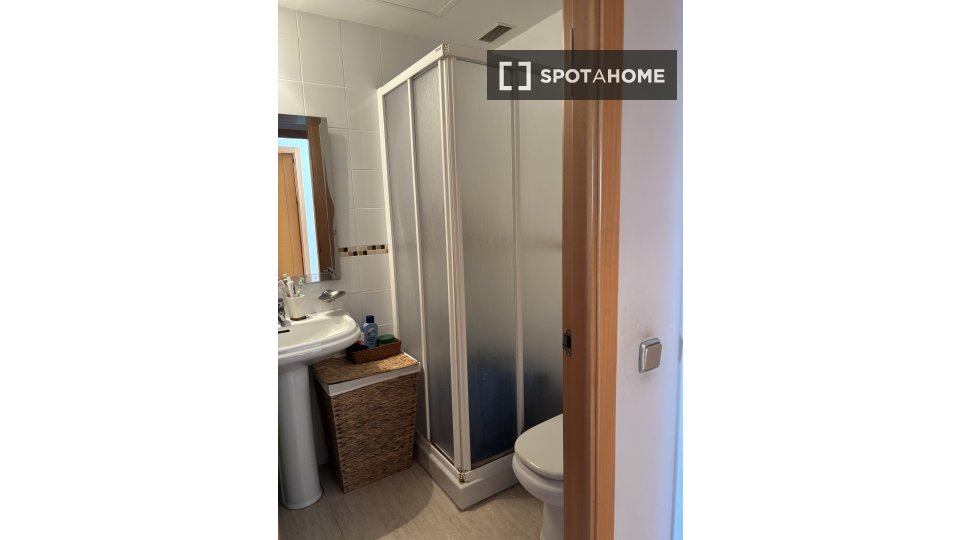 Double room Alicante, 1 bed, 30m² — photo 10