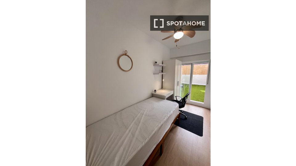 Double room Valencia, 5 beds, 120m² — photo 26