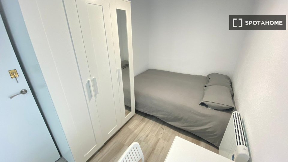 Double room Madrid, 4 beds — photo 7