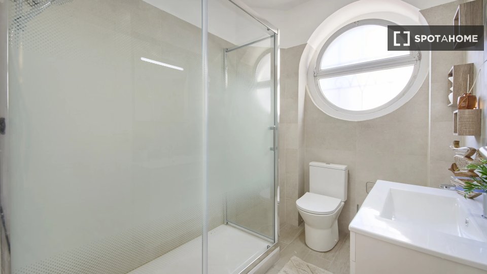 Double room Lisbon, 4 beds — photo 10