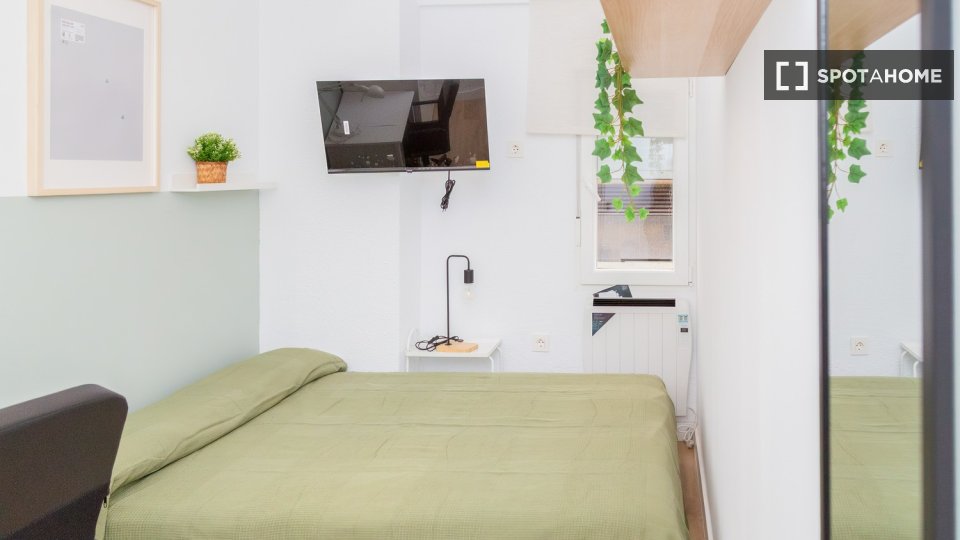 Habitación en piso de 5 habitaciones en alquiler, Zaragoza