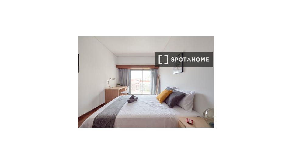 Double room Lisbon, 6 beds — photo 16