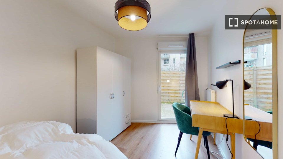 Appartamento condiviso a Bobigny: appartamento di 82m² - in Paris