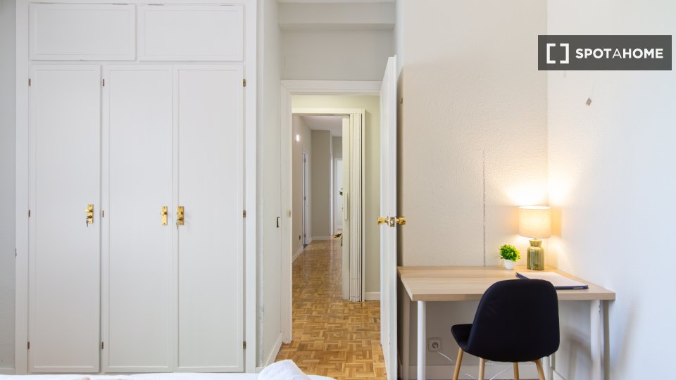Double room Madrid, 5 beds — photo 42